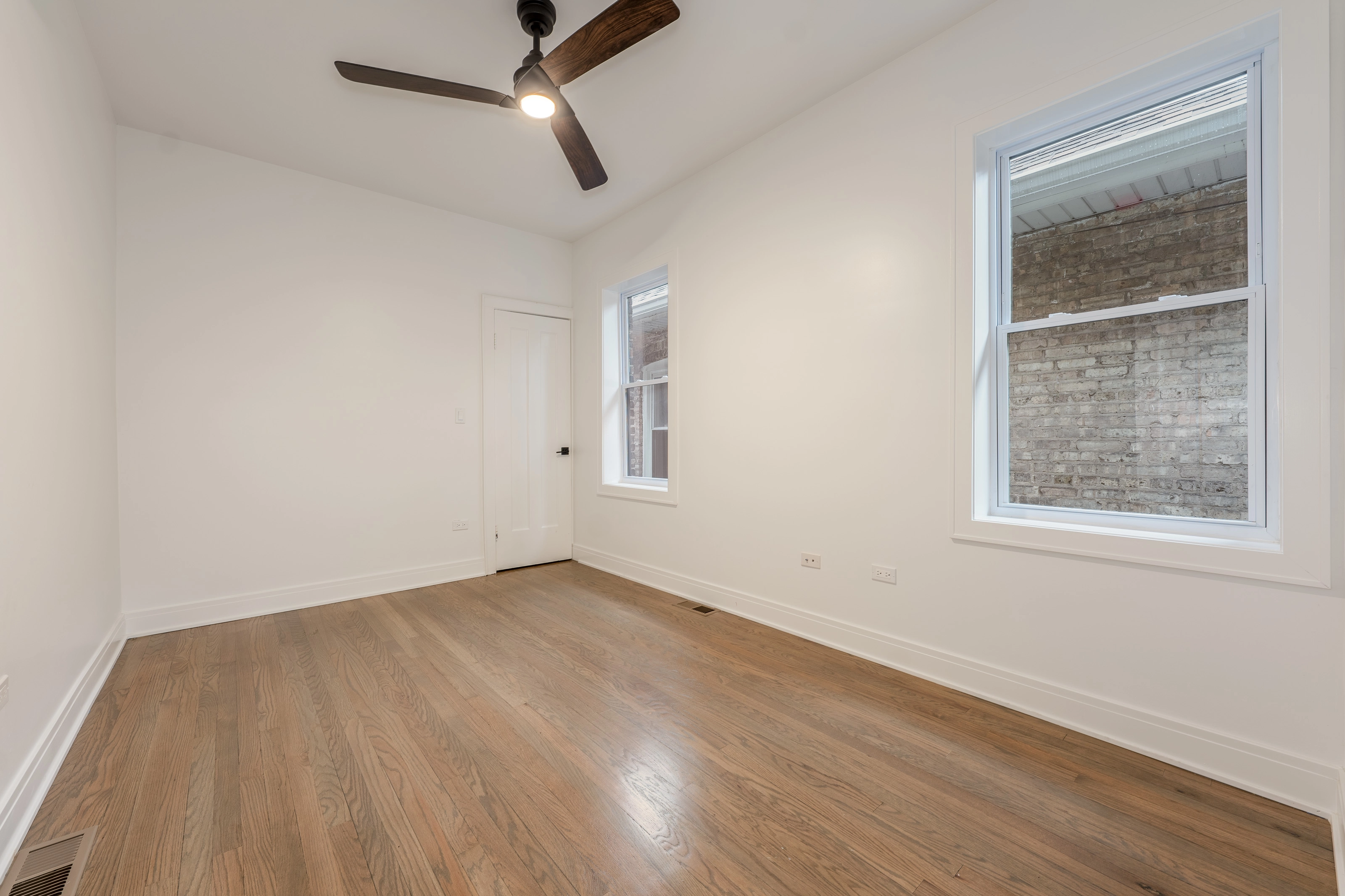 Bedroom with ceiling fan light