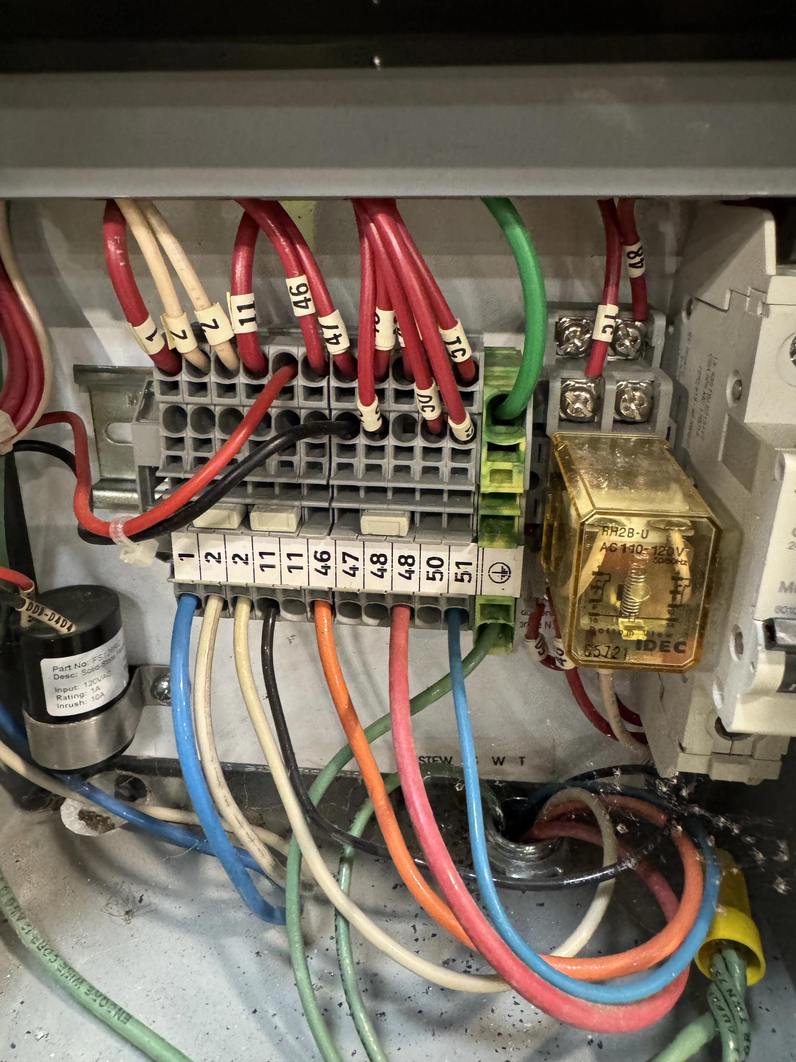 Electrical box with multicolor wires
